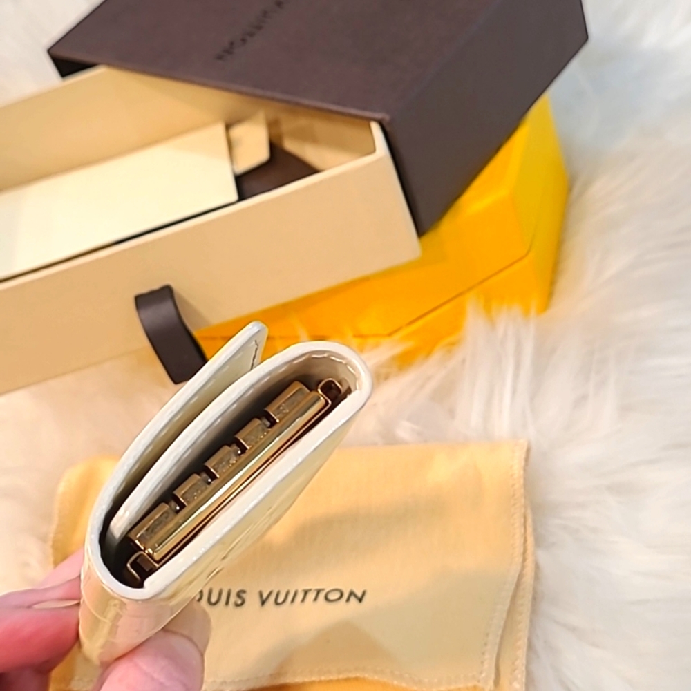 Louis Vuitton Key Holder - Picture 6 of 11